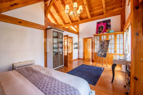 PRECIOSA VILLA DE ESTILO ALPINO EN SOTOGRANDE ALTO