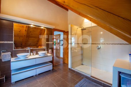 PRECIOSA VILLA DE ESTILO ALPINO EN SOTOGRANDE ALTO