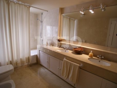 Amplio Apartamento de 2 dormitorios en venta en el Puerto Deportivo