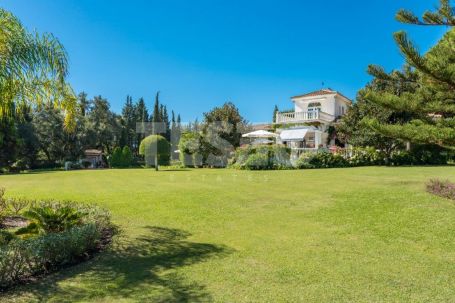 Majestuosa villa en Venta con piscina privada y jardines en Sotogrande Alto
