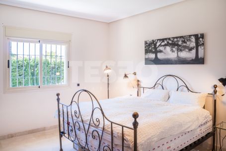 Wonderful three-storey villa situated in a quiet area of Sotogrande Costa
