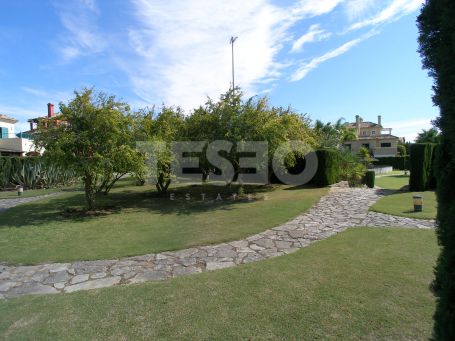 Maison de Ville à louer en El Casar Fronda, Sotogrande Costa