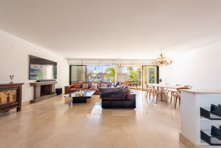 Large Apartment for sale in Isla de la Vela with lovely Marina views