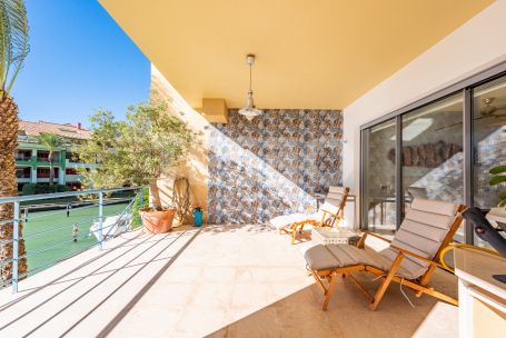 Large Apartment for sale in Isla de la Vela with lovely Marina views