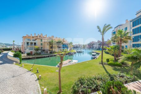 Large Apartment for sale in Isla de la Vela with lovely Marina views