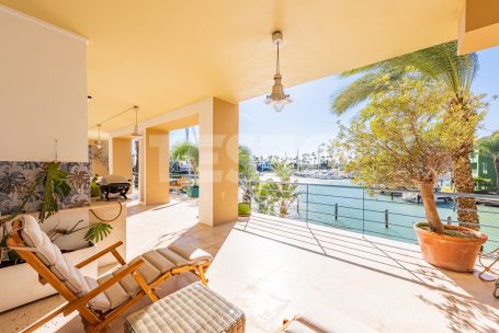 Large Apartment for sale in Isla de la Vela with lovely Marina views