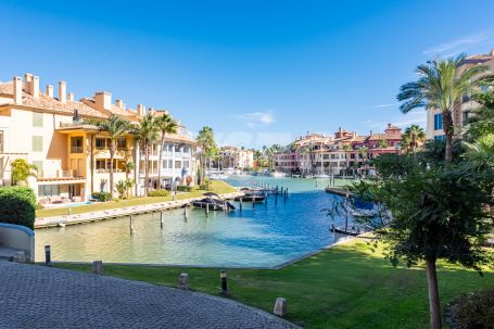 Large Apartment for sale in Isla de la Vela with lovely Marina views