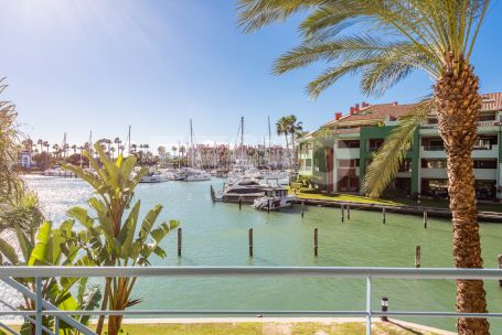 Large Apartment for sale in Isla de la Vela with lovely Marina views