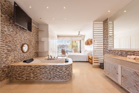 Large Apartment for sale in Isla de la Vela with lovely Marina views