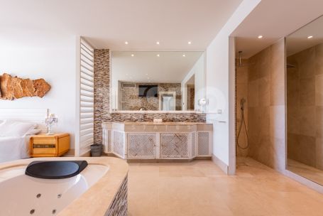 Large Apartment for sale in Isla de la Vela with lovely Marina views