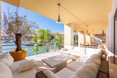 Large Apartment for sale in Isla de la Vela with lovely Marina views