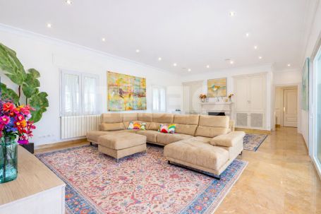 Villa à louer en Reyes y Reinas, Sotogrande Costa