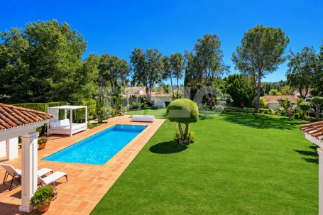 Villa à louer en Reyes y Reinas, Sotogrande Costa