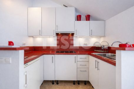 Villa à louer en Reyes y Reinas, Sotogrande Costa