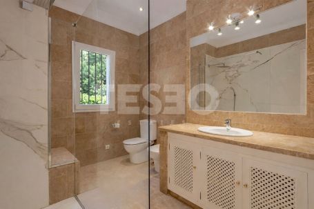 Villa à louer en Reyes y Reinas, Sotogrande Costa