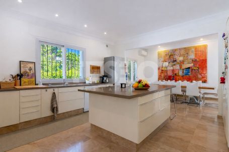 Villa à louer en Reyes y Reinas, Sotogrande Costa