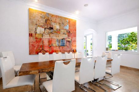 Villa à louer en Reyes y Reinas, Sotogrande Costa