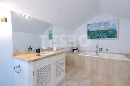 Villa à louer en Reyes y Reinas, Sotogrande Costa