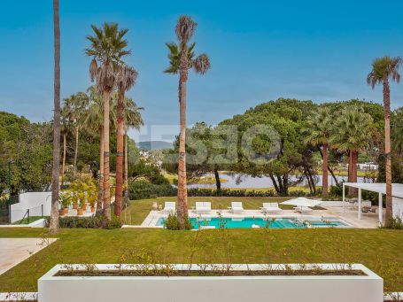 Spectacular villa overlooking the 12th hole of the Real Club de Golf de Sotogrande, on the best road in the exclusive Kings and Queens area