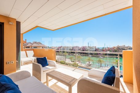 Elegantes Marina-Apartment mit Panoramablick auf das Meer in Ribera del Marlin, Sotogrande