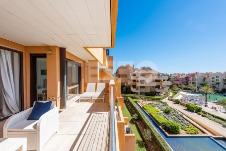 Elegantes Marina-Apartment mit Panoramablick auf das Meer in Ribera del Marlin, Sotogrande
