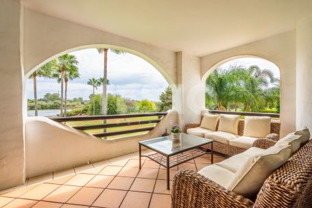 Apartment in El Polo with views to the river.