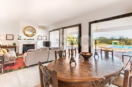 Villa in Sotogrande Costa, steps away from the Beach and with spectacular Sea Views