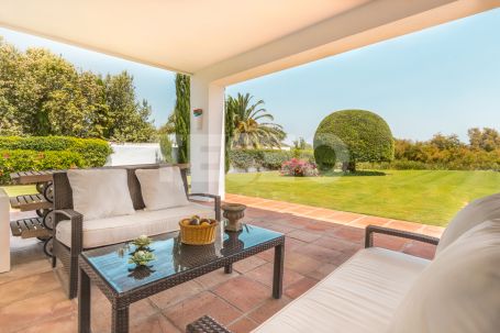 Villa in Sotogrande Costa, steps away from the Beach and with spectacular Sea Views