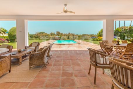 Villa in Sotogrande Costa, steps away from the Beach and with spectacular Sea Views