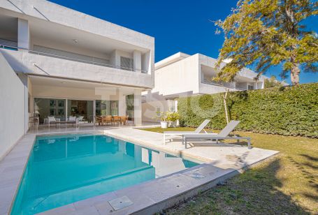 LARGE SEMIDETACHED VILLA IN POLO GARDENS BUILT TO THE HIGHEST STANDARDS