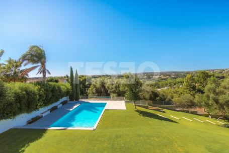 Contemporary style villa with impressive open views over the San Roque golf courses.