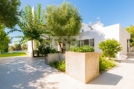 Contemporary style villa with impressive open views over the San Roque golf courses.