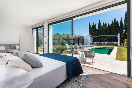 Contemporary and Exclusive villa recently renovated in the Kings and Queens area