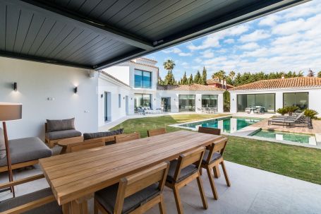 Contemporary and Exclusive villa recently renovated in the Kings and Queens area