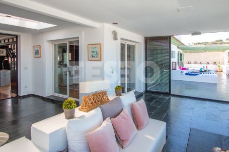 Penthouse with sea and golf views in Alcaidesa