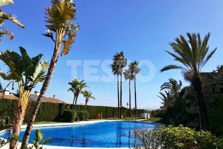 Amazing penthouse with sea and golf views in Alcaidesa