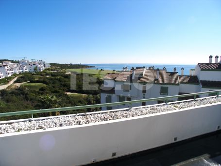 Amazing penthouse with sea views in Alcaidesa