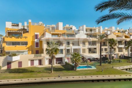 Spacious Apartment with a lovely terrace in Isla del Pez Barbero