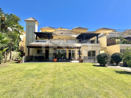 Gran bajo con jardín en San Roque Club