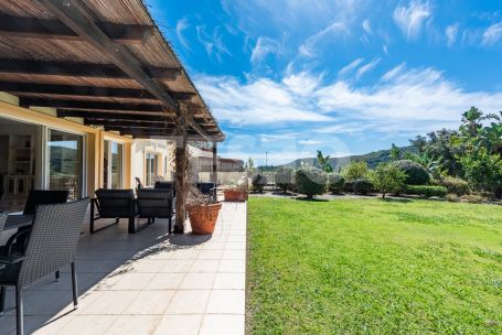 Grand rez-de-chaussée avec jardin au San Roque Club