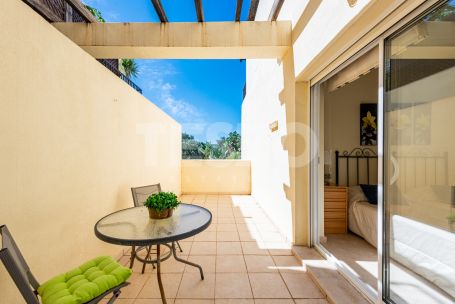 Grand rez-de-chaussée avec jardin au San Roque Club