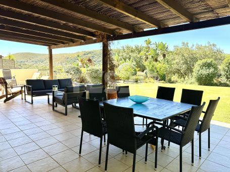 Gran bajo con jardín en San Roque Club