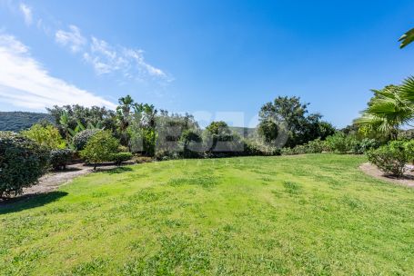 Grand rez-de-chaussée avec jardin au San Roque Club