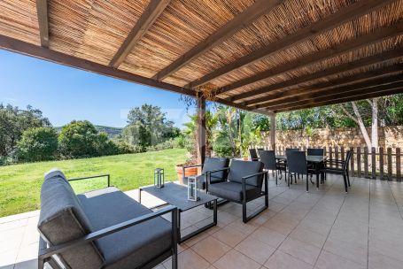 Grand rez-de-chaussée avec jardin au San Roque Club