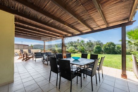 Grand rez-de-chaussée avec jardin au San Roque Club
