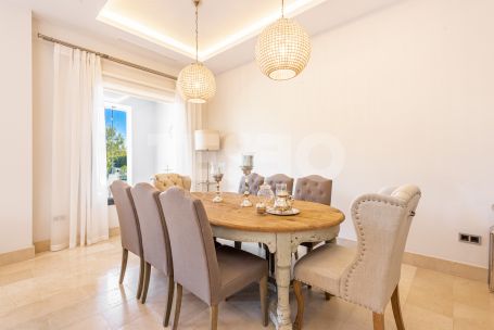 Beautiful and Excelently decorated Villa in the C zone of Sotogrande Alto