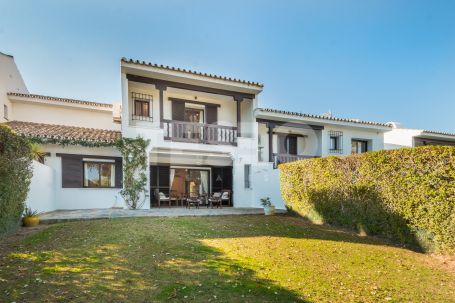 Beautiful townhouse in the complex of Las Lomas