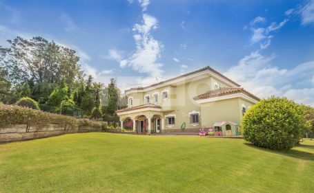 Spacious family villa for rent in Sotogrande Alto