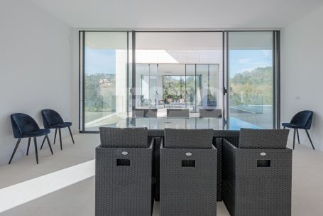 Fabulous Contemporary Style villa next to Valderrama Golf Course and facing a green protected zone.