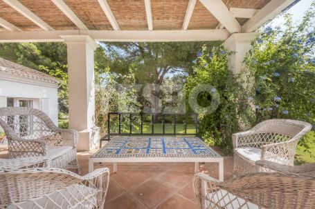 Bonita Villa de Estilo Andaluz con amplio jardin y dando a una tranquila zona verde